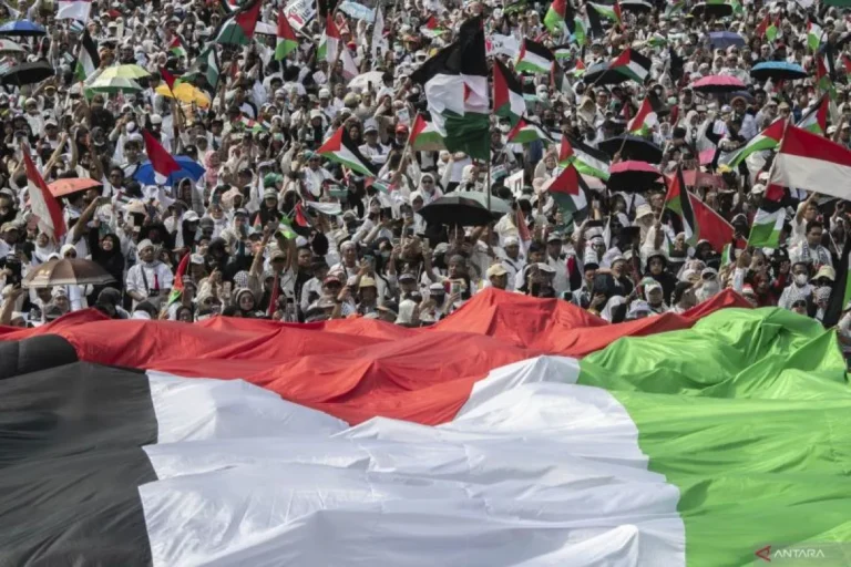 antarafoto-aksi-aliansi-rakyat-indonesia-bela-palestina-051123-bay-2.jpg