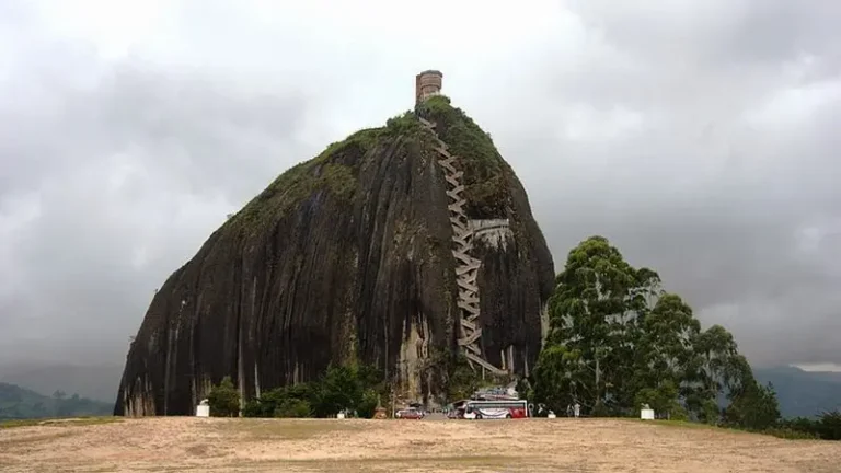 Batu dari El Peñón de Guatapé