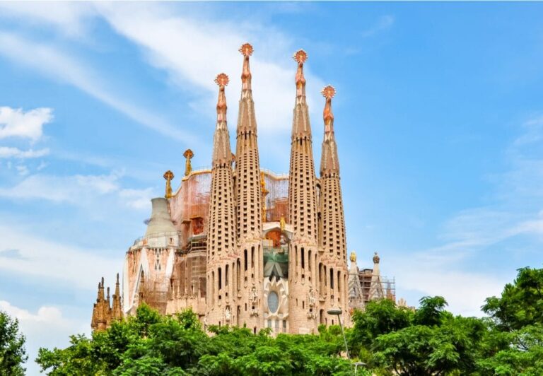 Kuil Penebusan di Sagrada Familia: Keindahan Spiritual dan Arsitektur Gaudí