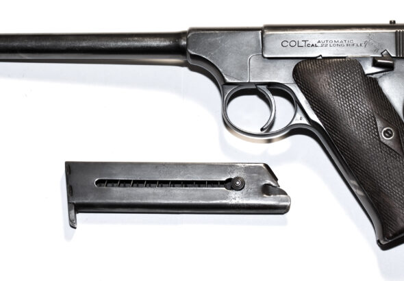 senjata-colt-woodsman-revolver-legendaris-dengan-desain-klasik