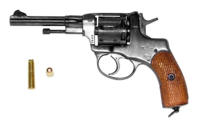 senjata-terbaik-nagant-m1895-keunggulan-dan-sejarahnya