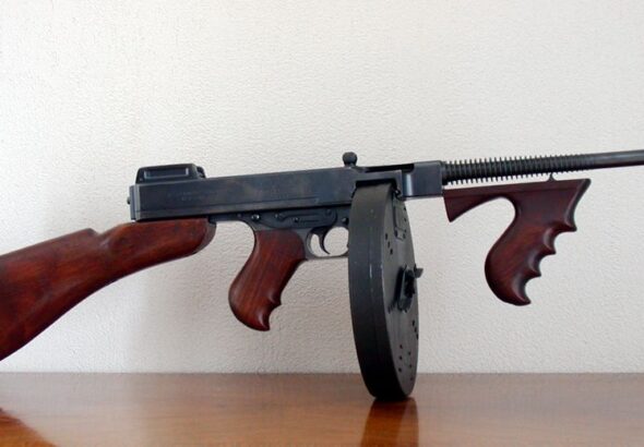 senjata-api-thompson-m1928-sejarah-dan-spesifikasi-lengkap