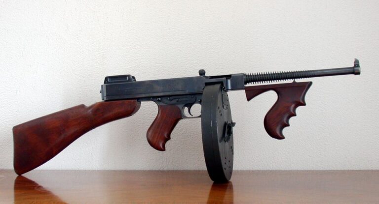 senjata-api-thompson-m1928-sejarah-dan-spesifikasi-lengkap