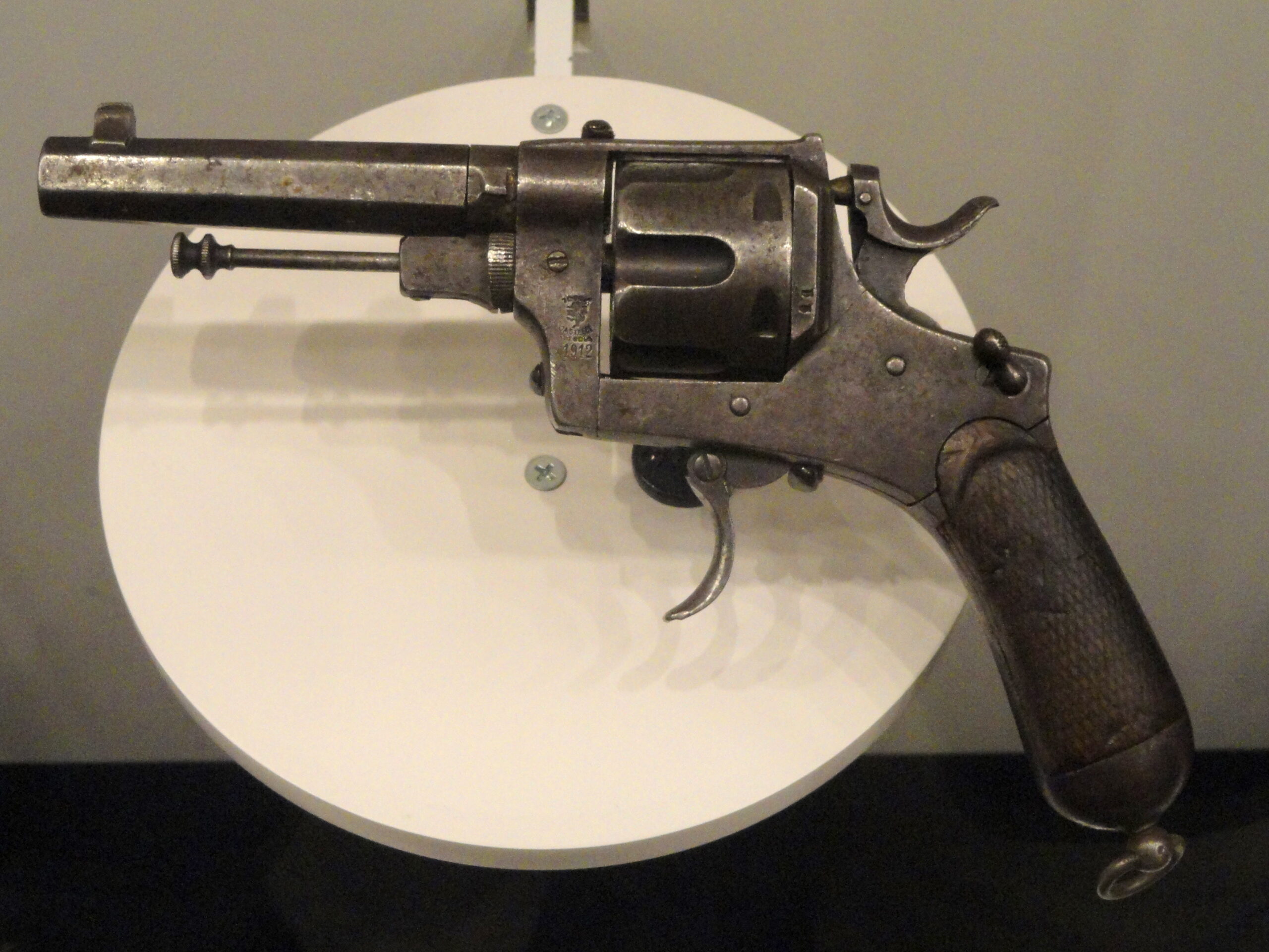 senjata-terbaik-bodeo-model-1889-keunggulan-dan-sejarahnya