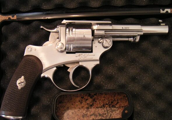 senjata-terbaik-revolver-mas-1873-keunggulan-dan-keandalannya