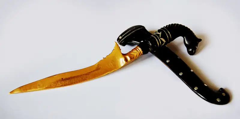senjata-tradisional-rencong-dari-aceh-simbol-warisan-budaya