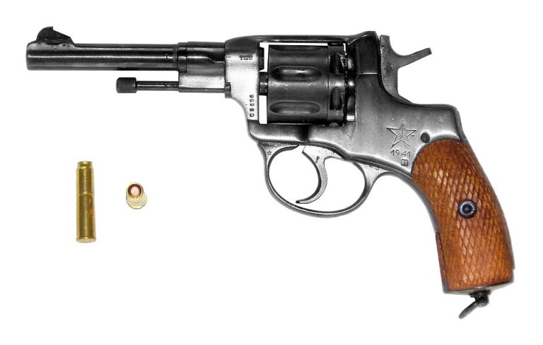 senjata-nagant-m1895-keunggulan-dan-keistimewaannya