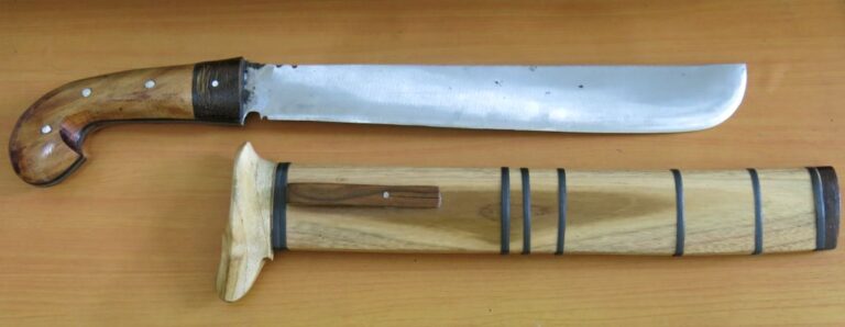 golok-tradisional-indonesia-warisan-budaya-dan-kegunaannya