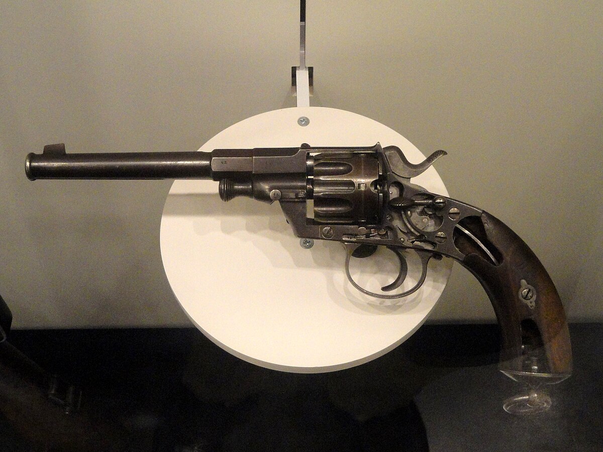 mengenal-senjata-terbaik-reichsrevolver-m1879-m1883