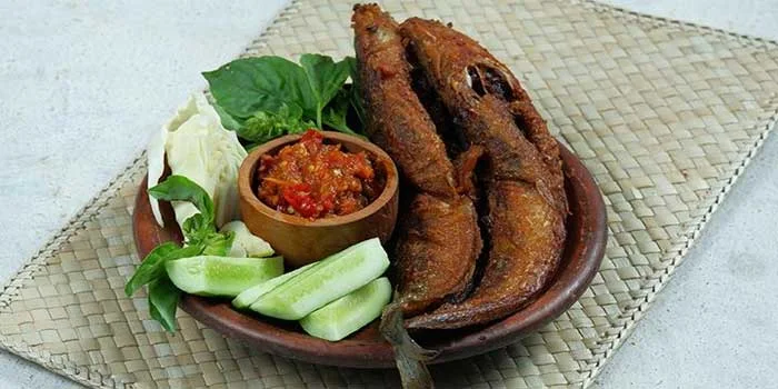 mengenal-lele-pecel-cita-rasa-tradisional-yang-menggoda-selera