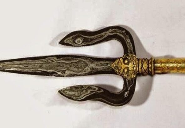 mengenal-senjata-tradisional-tombak-warisan-budaya-nusantara