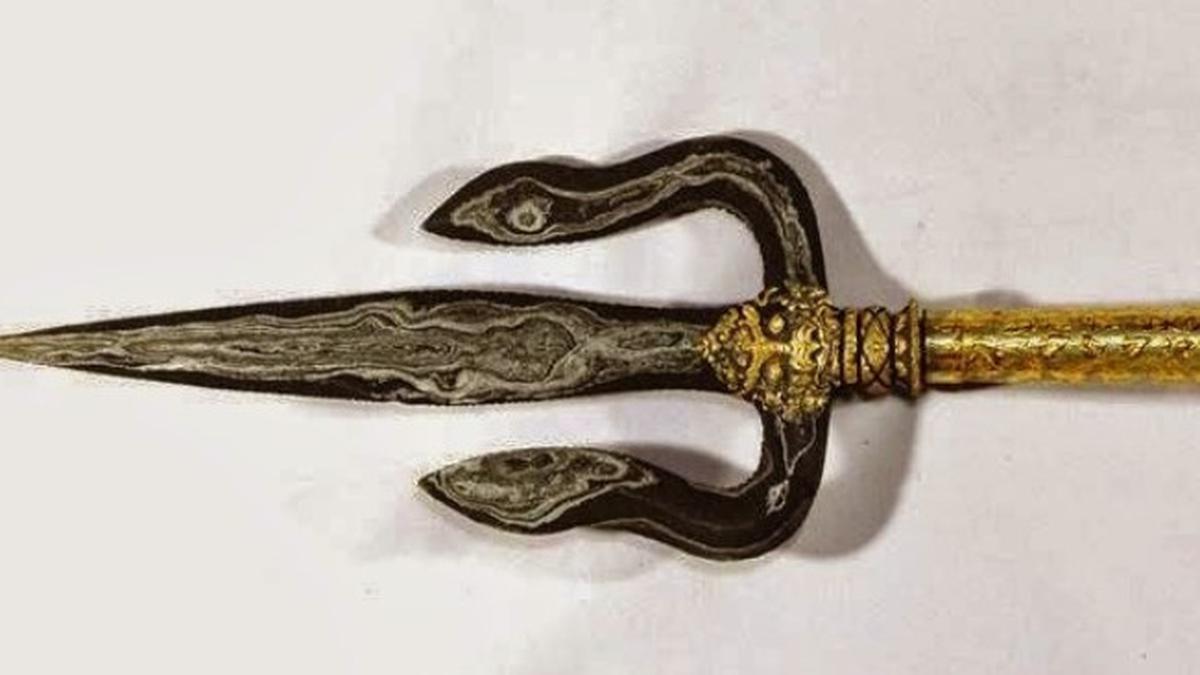 mengenal-senjata-tradisional-tombak-warisan-budaya-nusantara