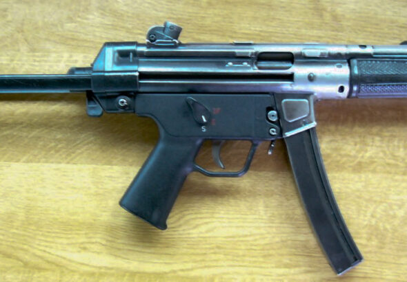 senjata-api-mp5-desain-spesifikasi-dan-penggunaannya