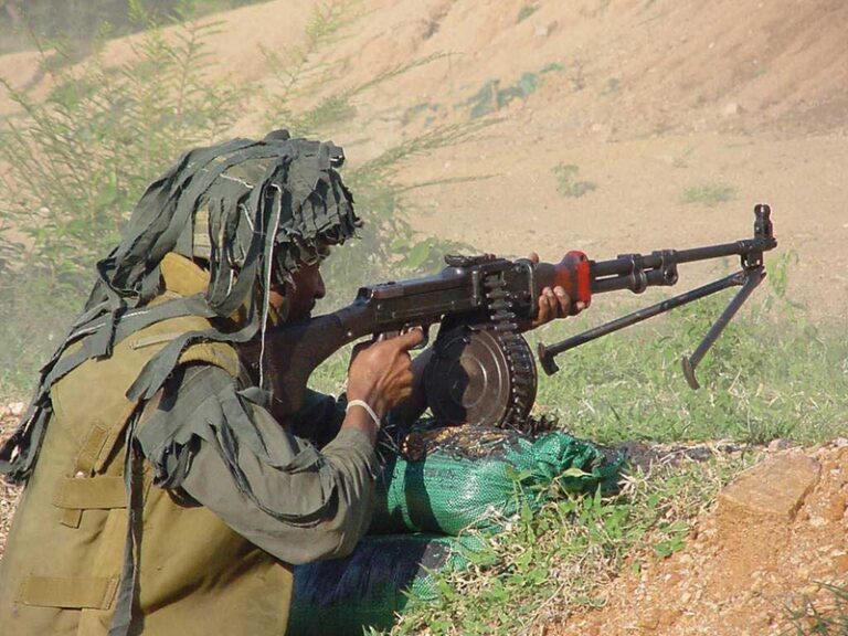 senjata-api-rpd-sejarah-spesifikasi-dan-peran-dalam-militer